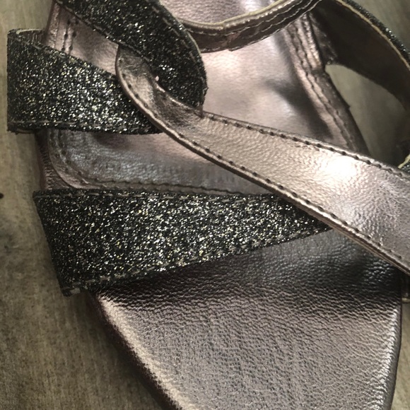 😊 3/$40. LeChateau Platinum silver dress heels - Picture 3 of 5